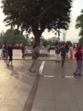 大妈都输了的广场舞街头秀